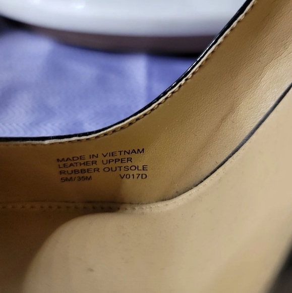 Michael Kors Patent Leather Black Heels. Size 5. - Picture 3 of 7